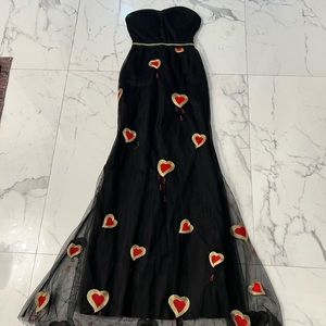 Black and red embroidered strapless tulle heart gown xs